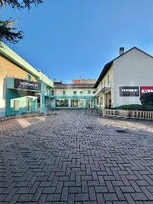 Locale commerciale in Vendita