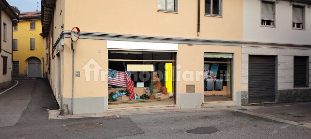 Locale commerciale in Vendita