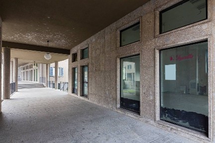 Locale commerciale in Vendita
