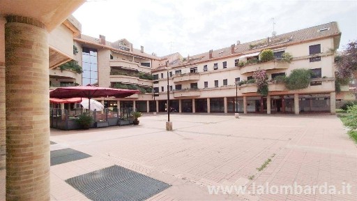 Locale commerciale in Vendita