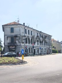 Locale commerciale in Vendita