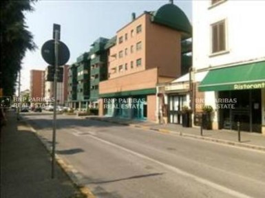 Locale commerciale in Vendita