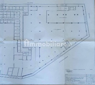 Locale commerciale in Vendita