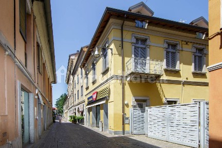 Locale commerciale in Vendita