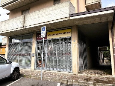 Locale commerciale in Vendita