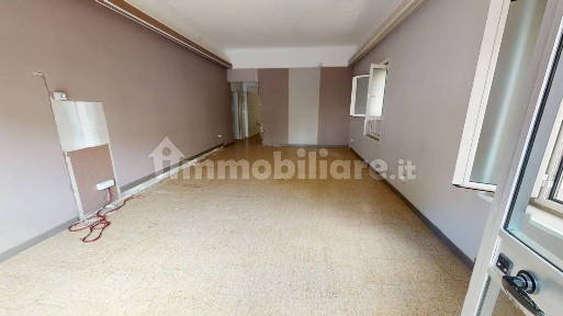 Locale commerciale in Vendita