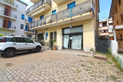 Locale commerciale in Vendita