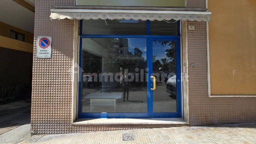 Locale commerciale in Vendita