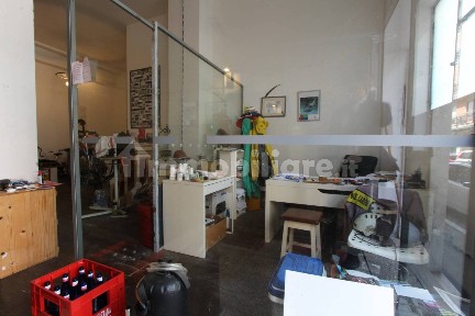 Locale commerciale in Vendita