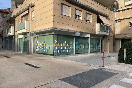 Locale commerciale in Vendita