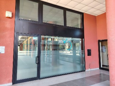 Locale commerciale in Vendita