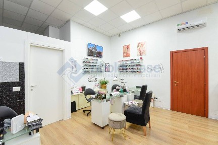 Locale commerciale in Vendita
