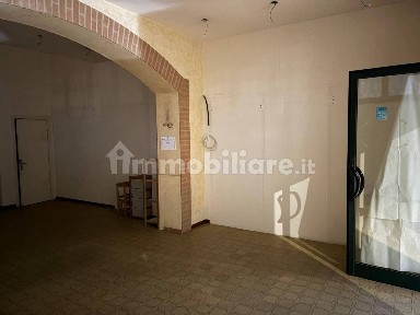 Attività commerciale in Affitto