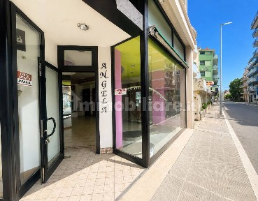 Locale commerciale in Vendita
