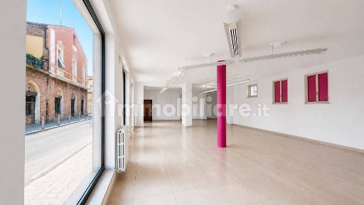 Locale commerciale in Vendita