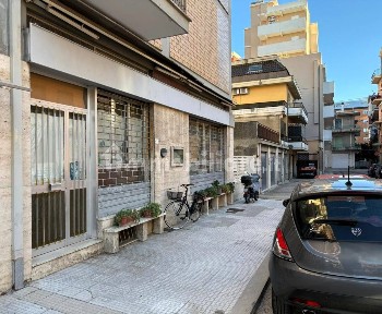 Locale commerciale in Vendita