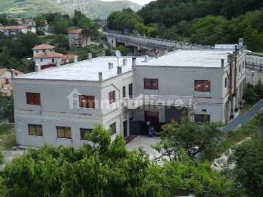 Locale commerciale in Vendita