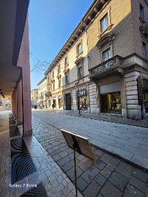 Locale commerciale in Vendita