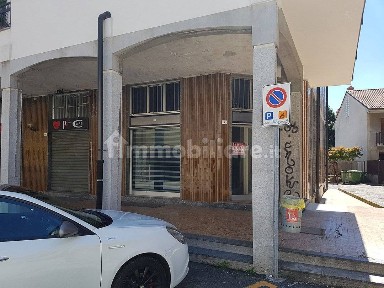 Locale commerciale in Vendita