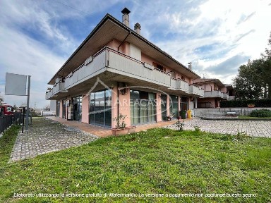 Locale commerciale in Vendita