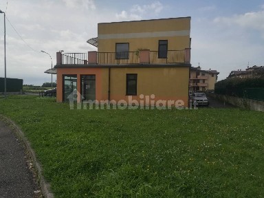 Locale commerciale in Vendita