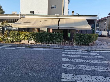 Locale commerciale in Vendita