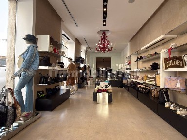 Locale commerciale in Vendita