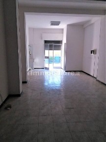 Locale commerciale in Vendita