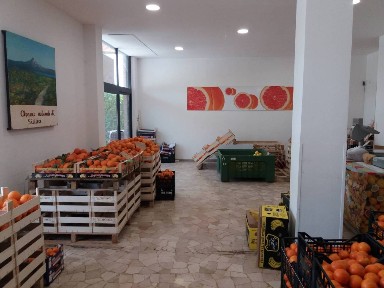 Locale commerciale in Vendita