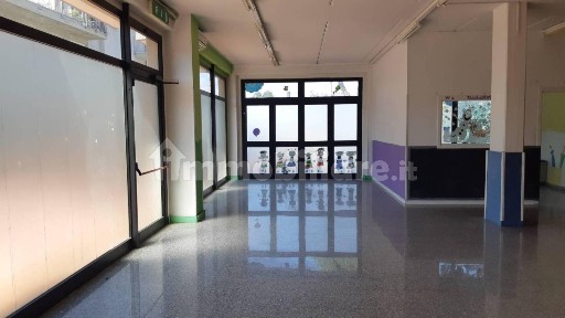 Locale commerciale in Vendita