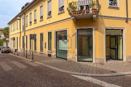 Carate Brianza, Piazza 4 Novembre