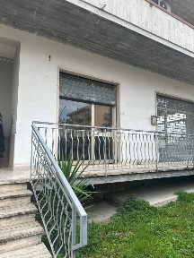 Locale commerciale in Vendita