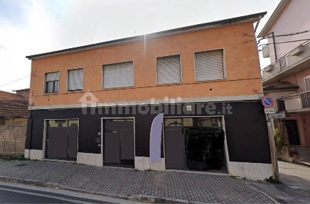 Locale commerciale in Vendita