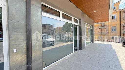 Locale commerciale in Vendita