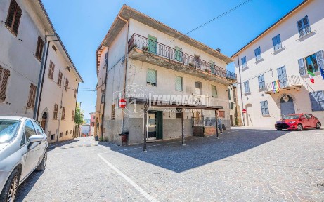 Locale commerciale in Vendita