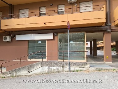 Locale commerciale in Vendita