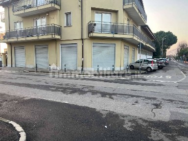 Locale commerciale in Vendita