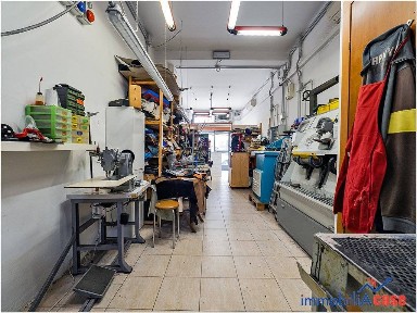 Locale commerciale in Vendita
