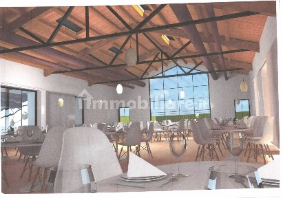 Locale commerciale in Vendita