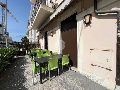 Locale commerciale in Vendita