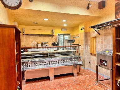 Locale commerciale in Vendita