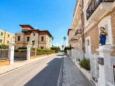 Attività commerciale in Vendita