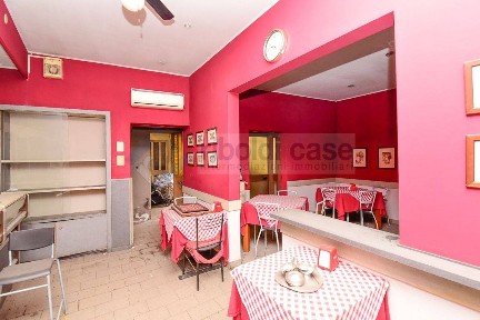 Locale commerciale in Vendita