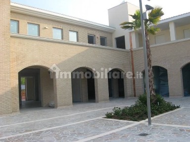 Locale commerciale in Vendita