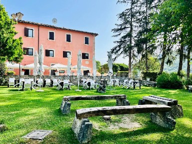Locale commerciale in Vendita