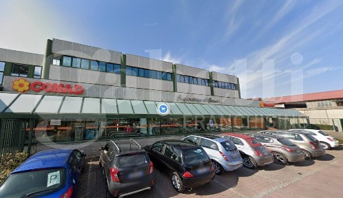 Locale commerciale in Vendita