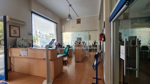 Locale commerciale in Vendita