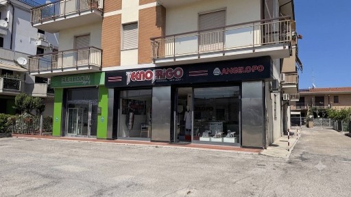 Locale commerciale in Vendita