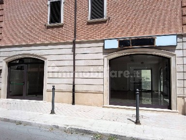 Locale commerciale in Vendita