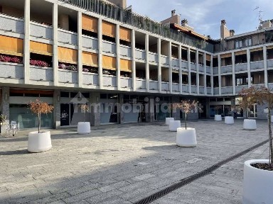 Limbiate, piazza della repubblica, 8